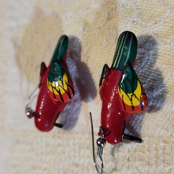 Folk art red tropical parrot earrings - Picture 9 of 9